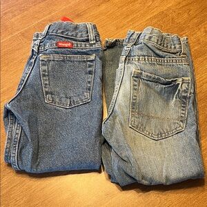 2 pair size 6 kids jeans. Wrangler and Old Navy with adjustable waist.